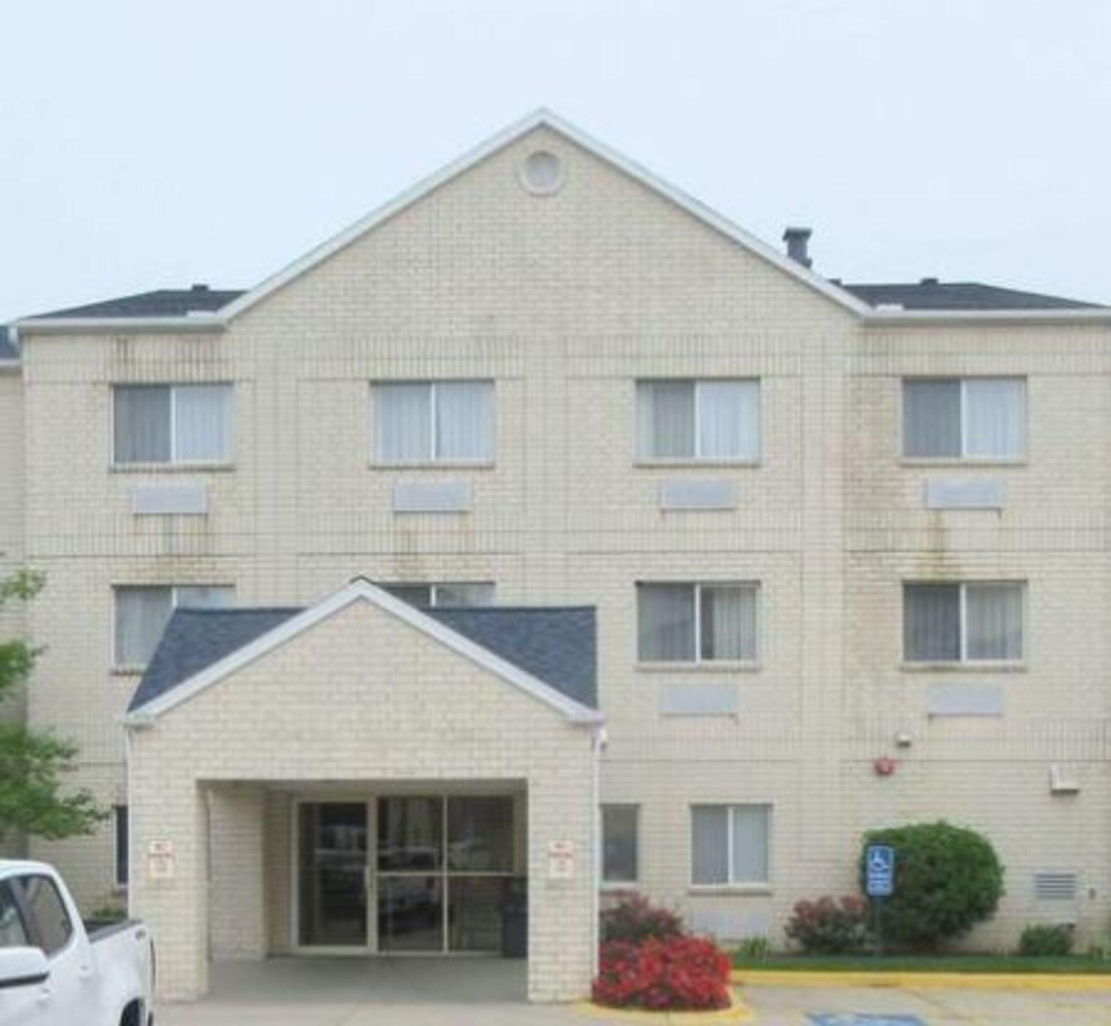 Clarion Inn Near Wright Patterson - Dayton Fairborn Exterior photo